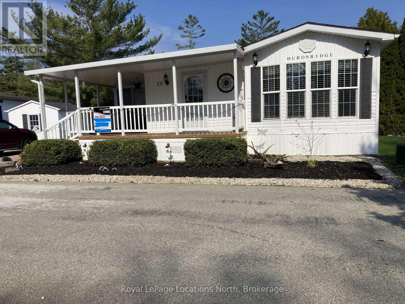 20 Topaz Street W, Wasaga Beach, Ontario  L9Z 1X7 - Photo 6 - S13092532