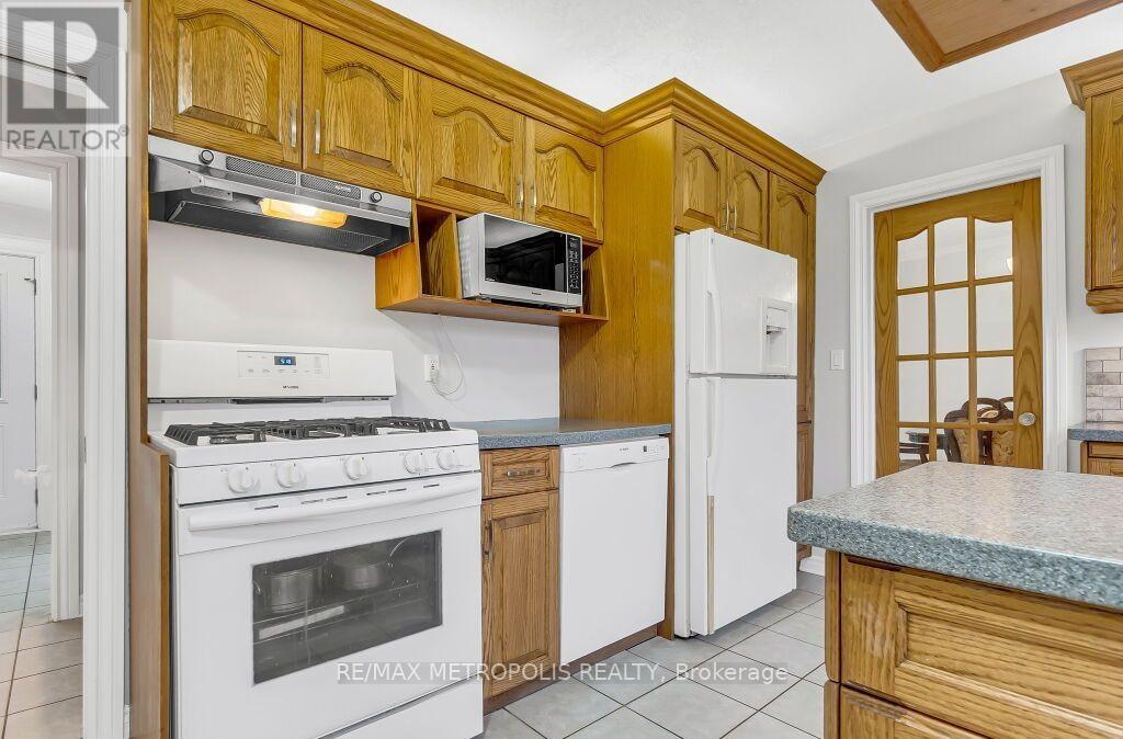 100 Warren Road, Kitchener, Ontario  N2M 4T4 - Photo 11 - X13697246
