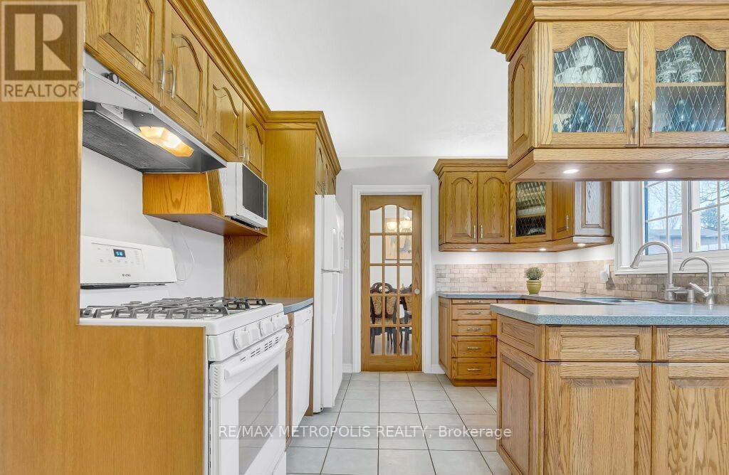 100 Warren Road, Kitchener, Ontario  N2M 4T4 - Photo 12 - X13697246