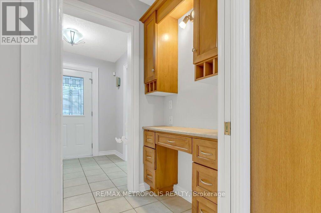 100 Warren Road, Kitchener, Ontario  N2M 4T4 - Photo 13 - X13697246