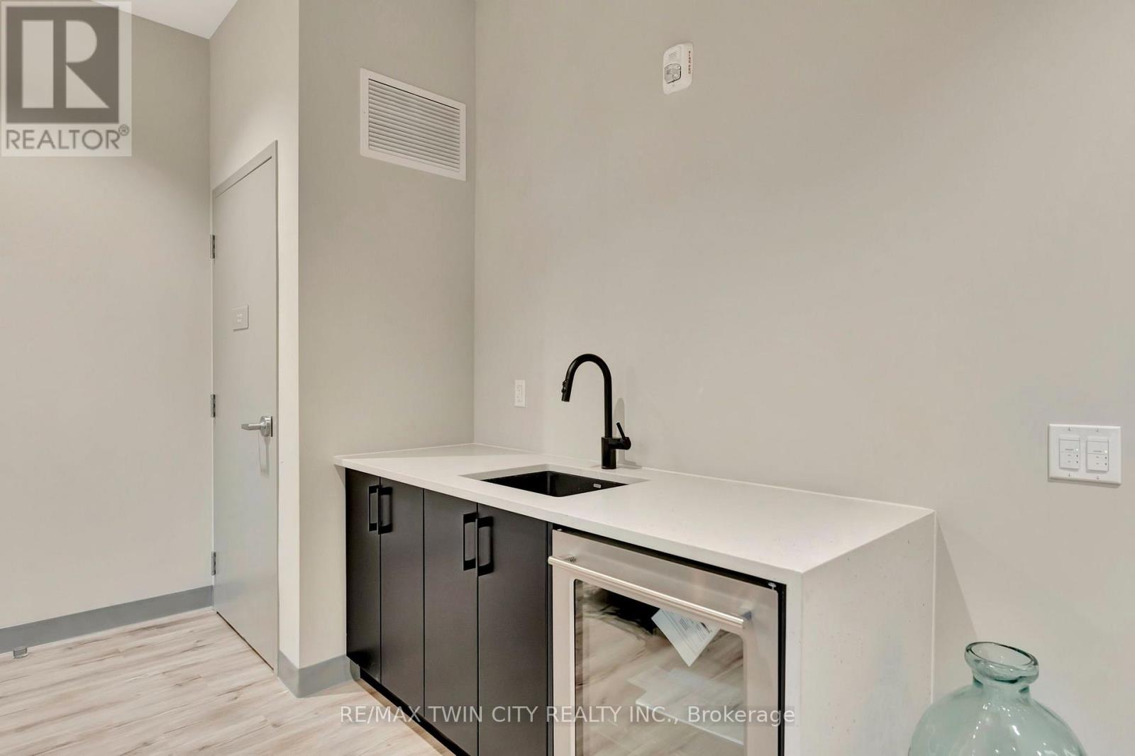 101 - 107 Roger Street, Waterloo, Ontario  N2J 1A4 - Photo 32 - X13697268