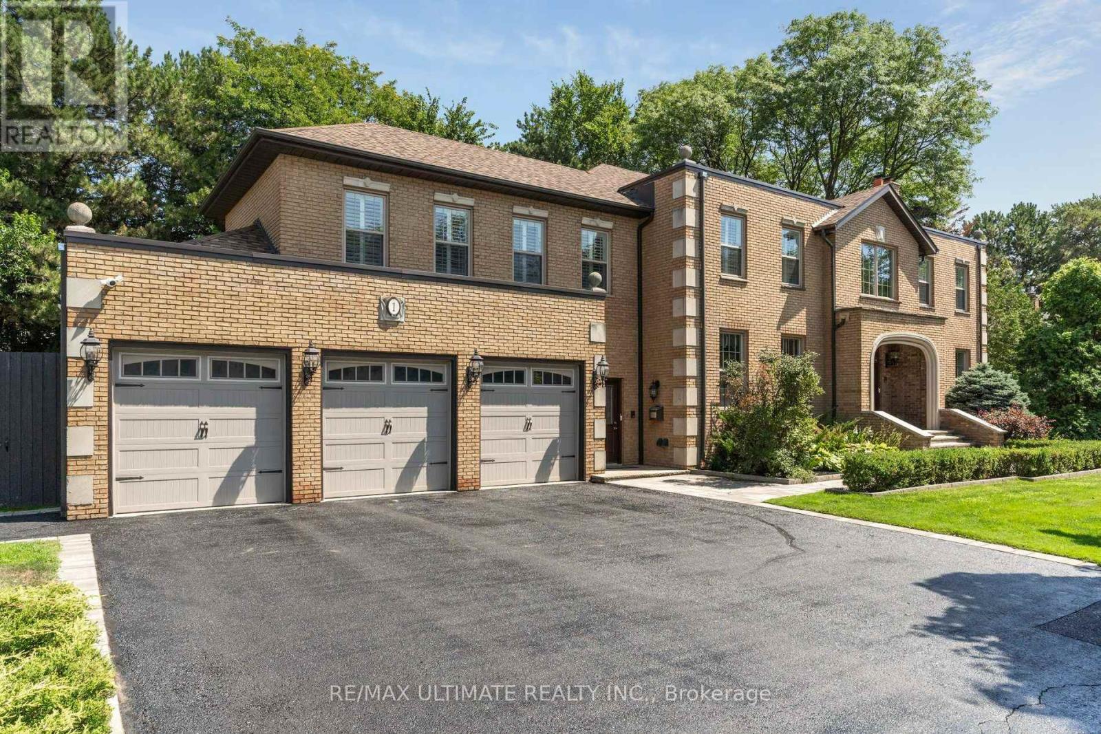 1 Versailles Court, Toronto, Ontario  M3B 2A8 - Photo 2 - C13695468