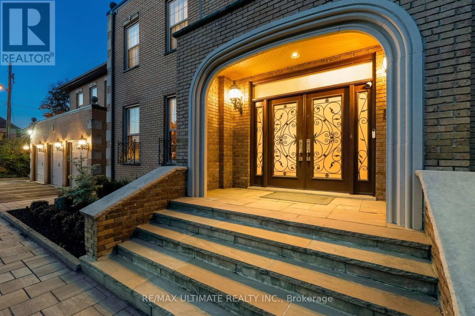 1 Versailles Court, Toronto, Ontario  M3B 2A8 - Photo 8 - C13695468