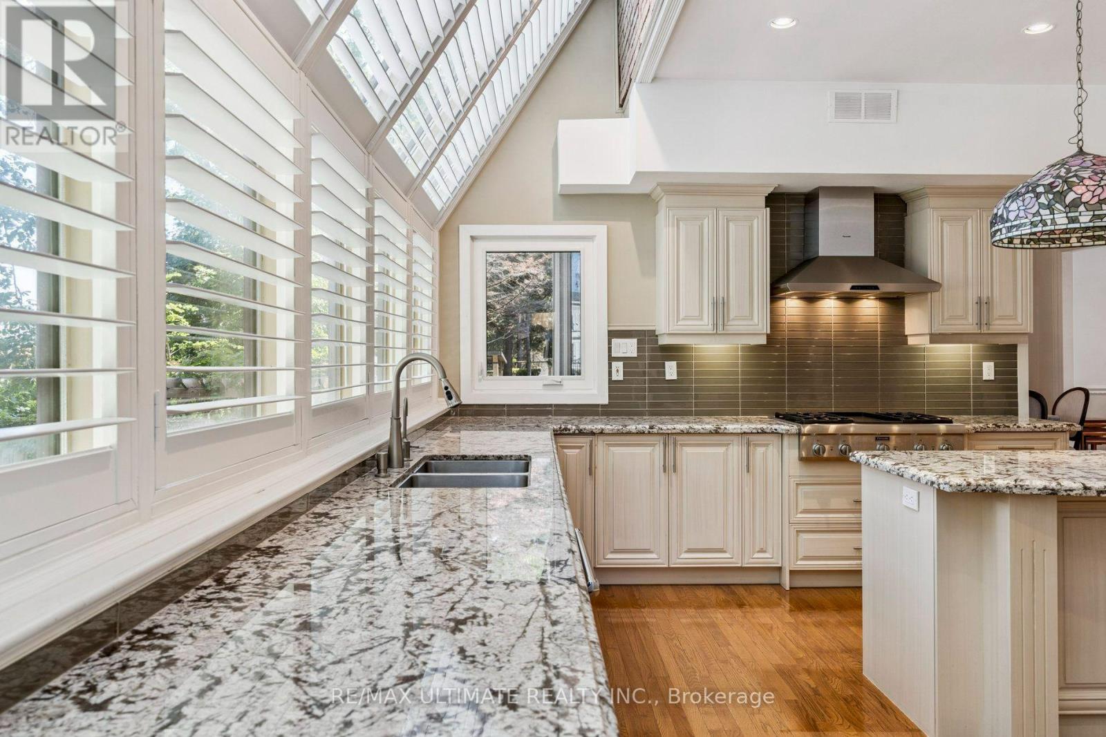 1 Versailles Court, Toronto, Ontario  M3B 2A8 - Photo 15 - C13695468