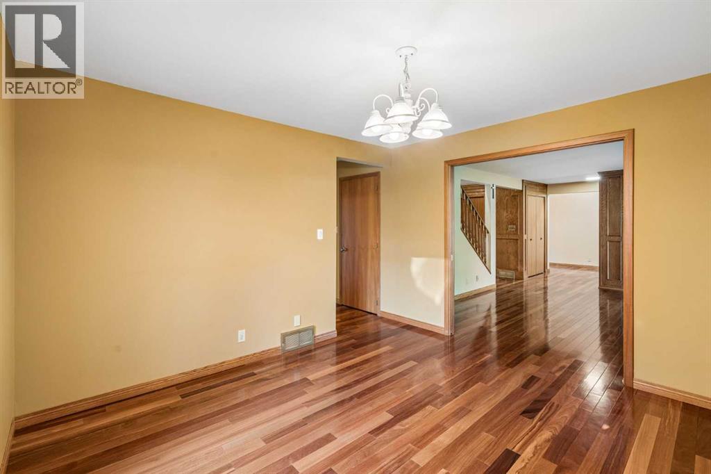 31 Edgehill Bay NW, Calgary, Alberta  T3A 2X2 - Photo 18 - A2328443