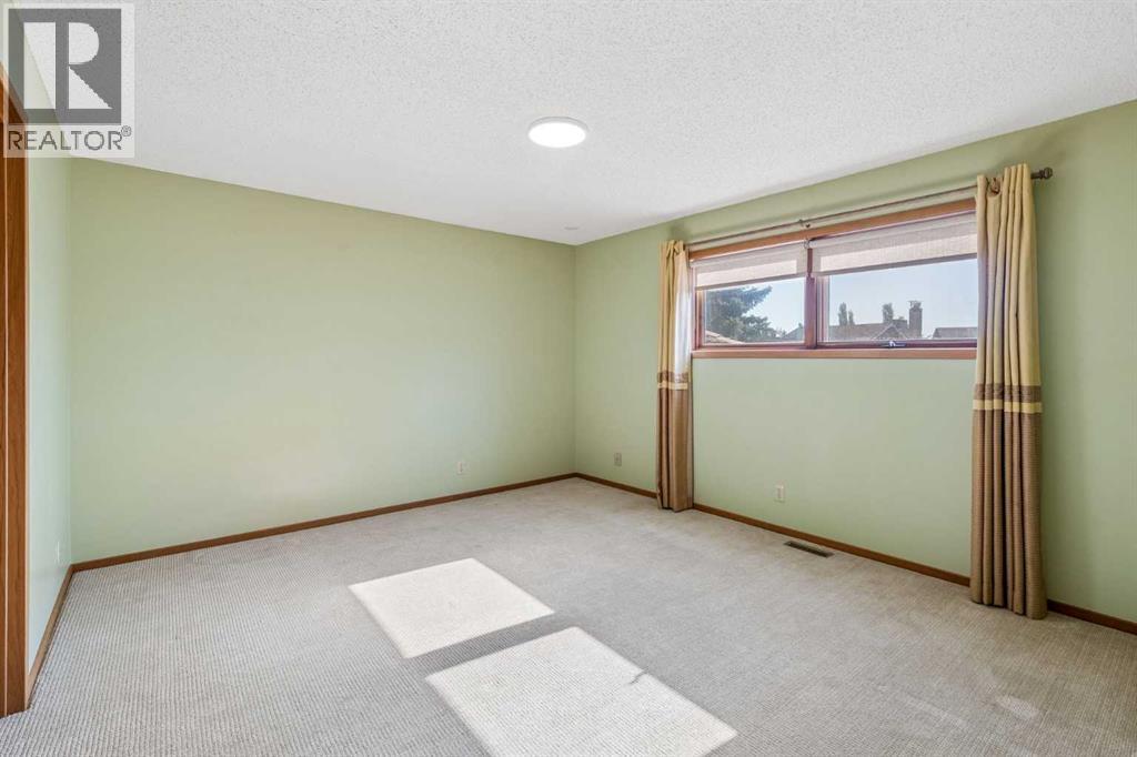 31 Edgehill Bay NW, Calgary, Alberta  T3A 2X2 - Photo 23 - A2328443