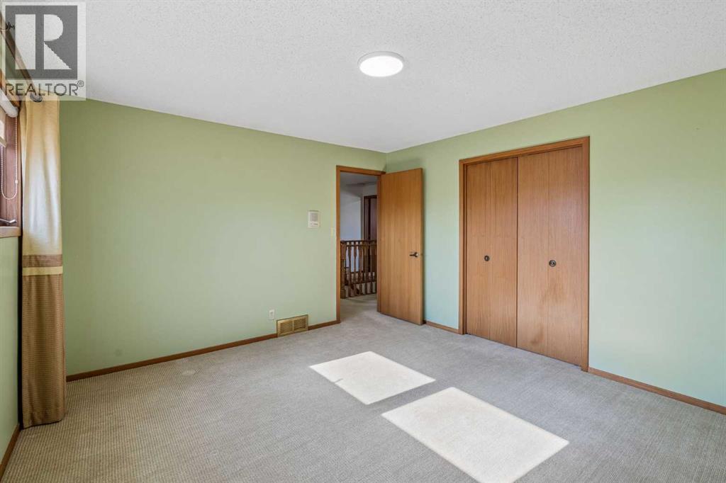 31 Edgehill Bay NW, Calgary, Alberta  T3A 2X2 - Photo 24 - A2328443