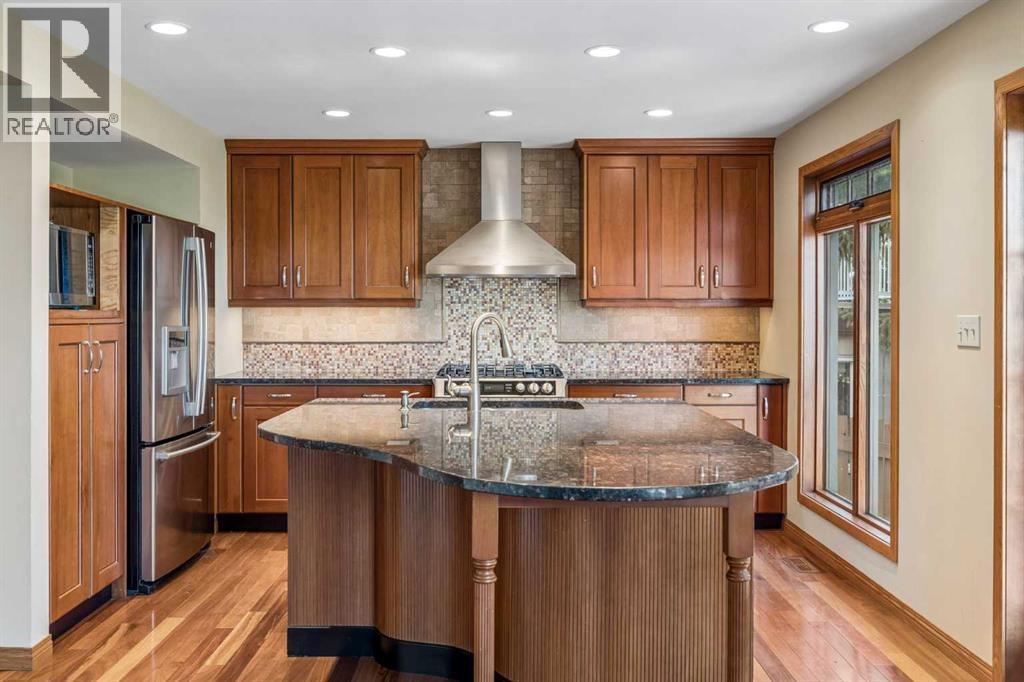 31 Edgehill Bay NW, Calgary, Alberta  T3A 2X2 - Photo 9 - A2328443