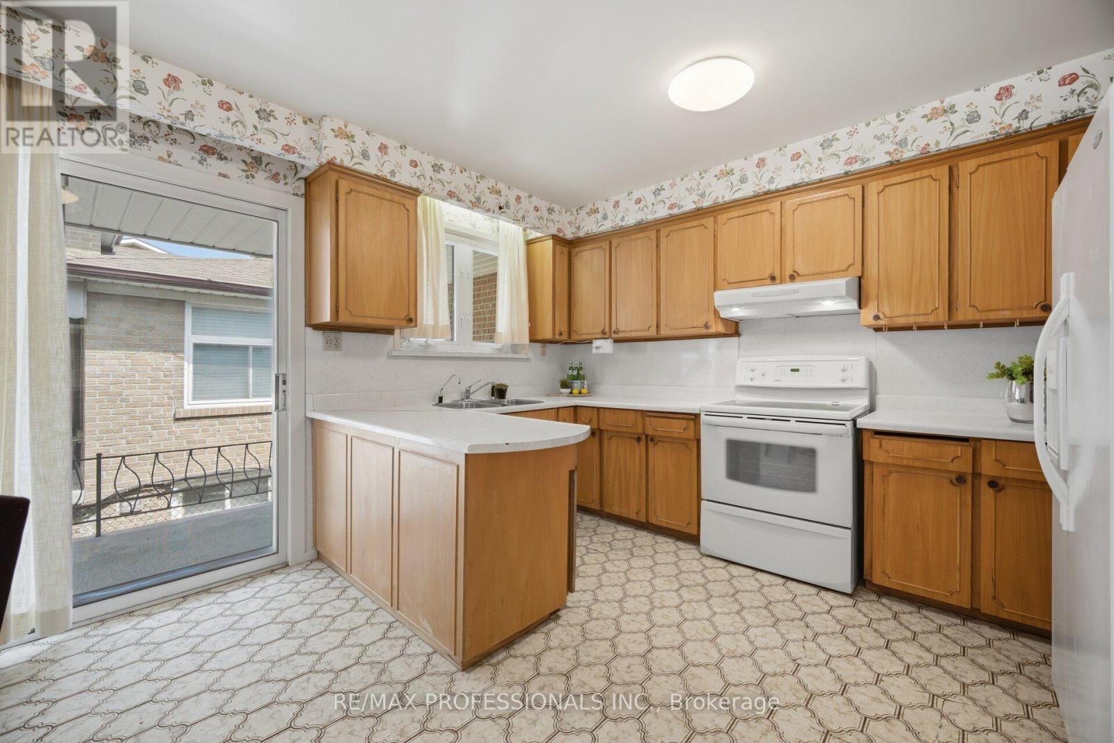 90 Peckham Avenue, Toronto, Ontario  M2R 2V5 - Photo 10 - C13619692
