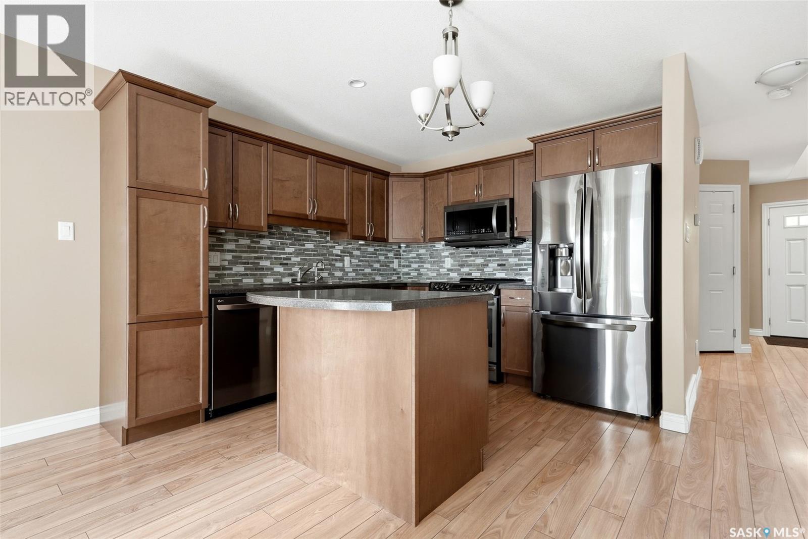 837 Connaught Street, Regina, Saskatchewan  S4T 6S3 - Photo 2 - SK046207