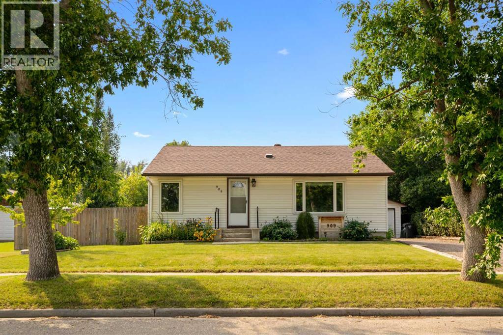 909 6 Street SW, high river, Alberta