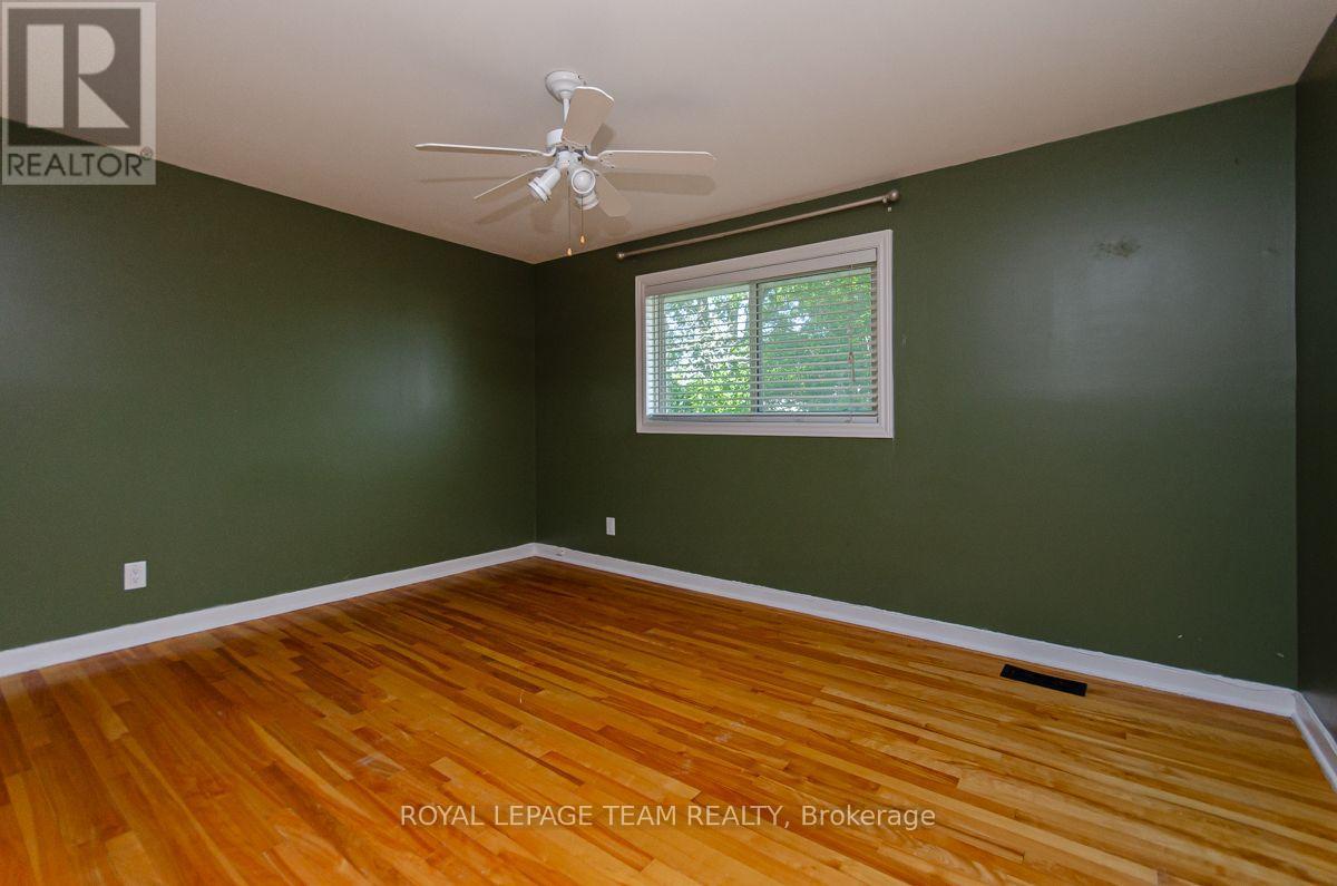 1476 Claymor Avenue, Ottawa, Ontario  K2C 1S6 - Photo 12 - X13696758