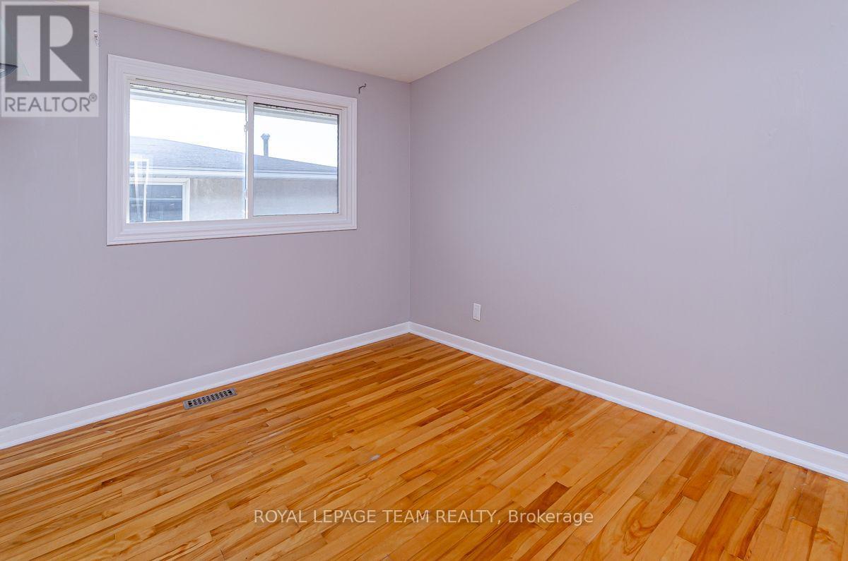 1476 Claymor Avenue, Ottawa, Ontario  K2C 1S6 - Photo 14 - X13696758