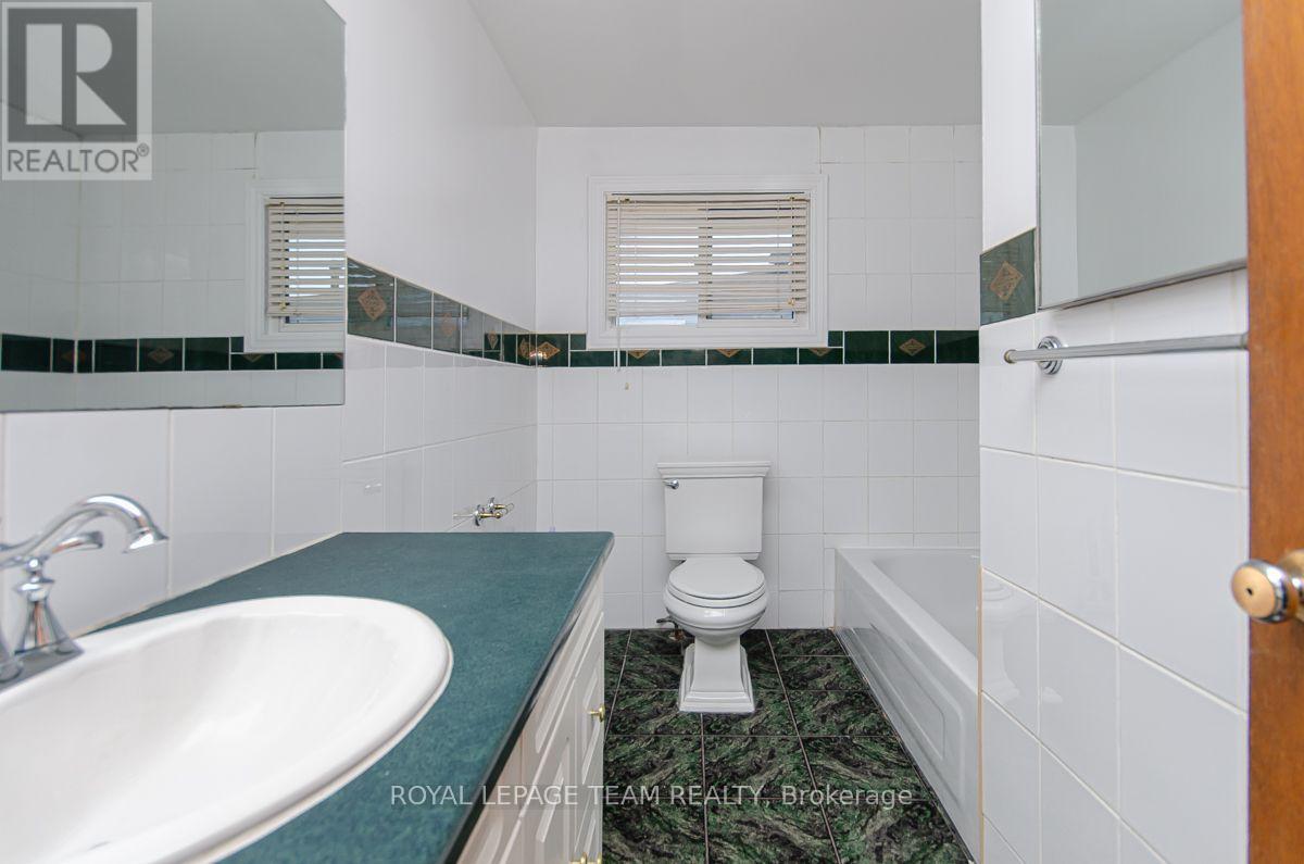 1476 Claymor Avenue, Ottawa, Ontario  K2C 1S6 - Photo 15 - X13696758