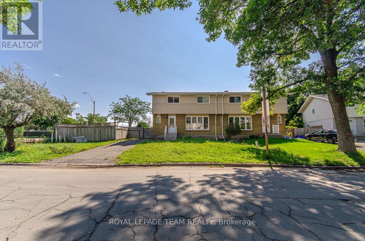 1476 Claymor Avenue, Ottawa, Ontario K2C 1S6 - Photo 2 - X13696758