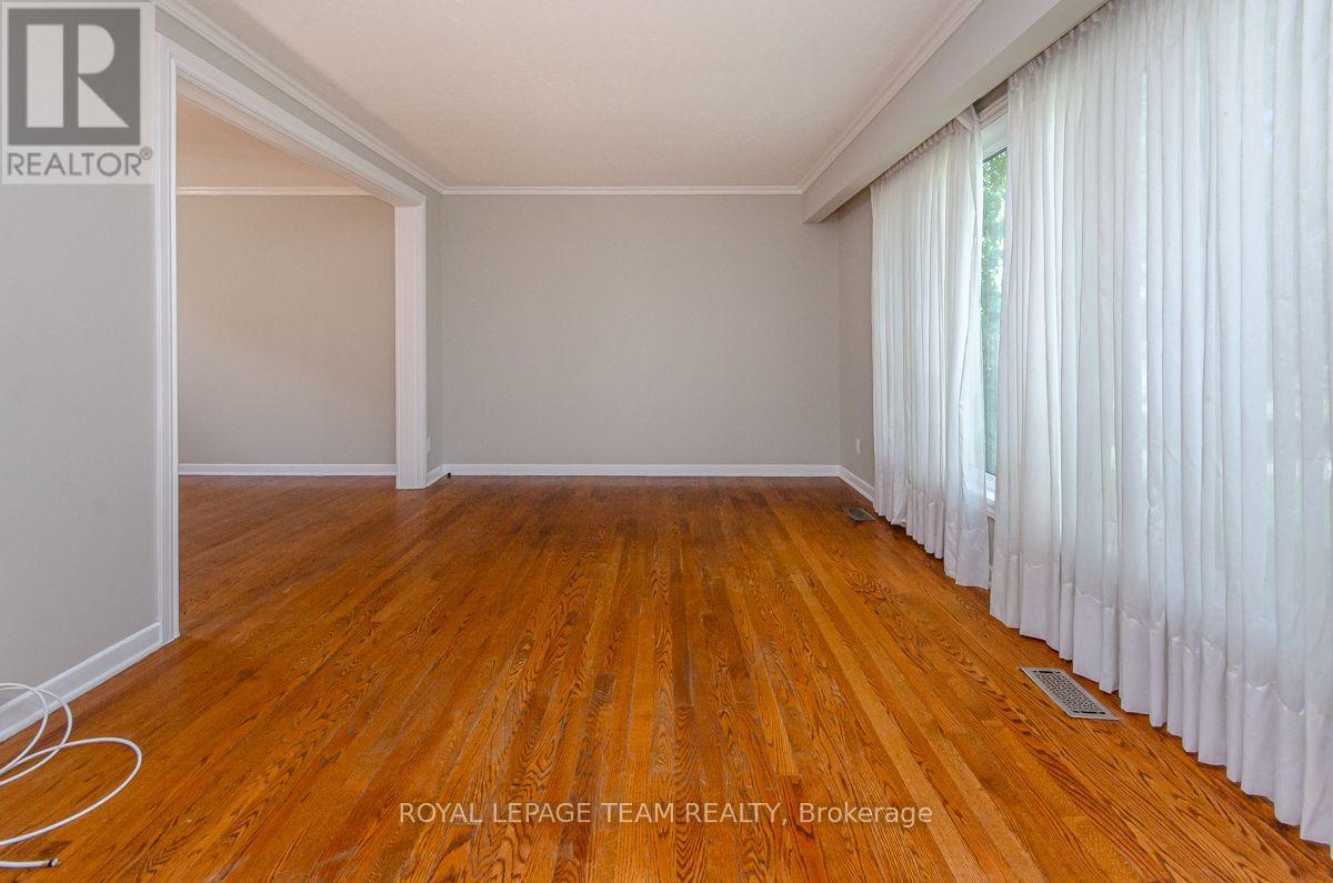 1476 Claymor Avenue, Ottawa, Ontario K2C 1S6 - Photo 3 - X13696758