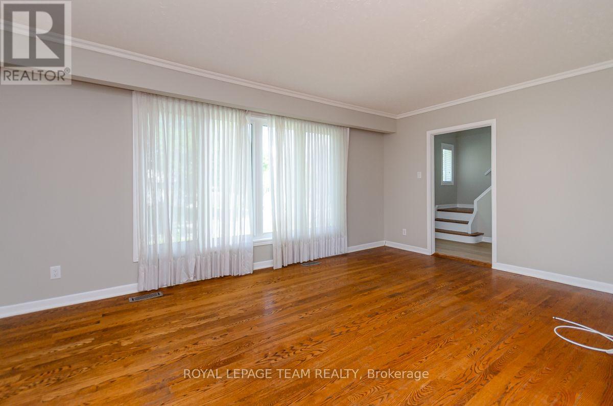 1476 Claymor Avenue, Ottawa, Ontario K2C 1S6 - Photo 4 - X13696758