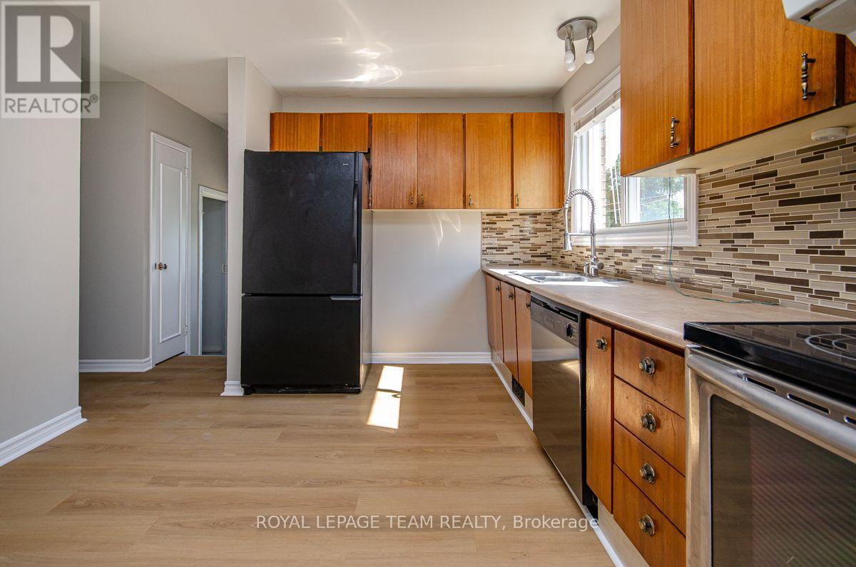1476 Claymor Avenue, Ottawa, Ontario  K2C 1S6 - Photo 8 - X13696758