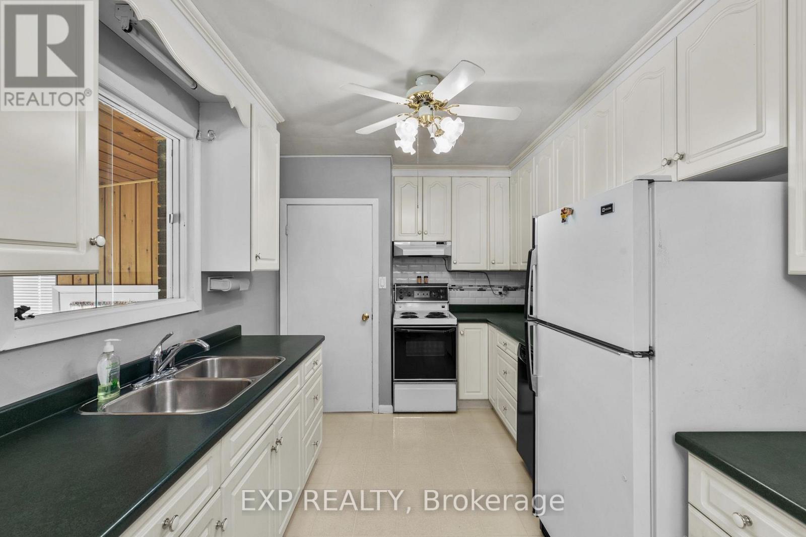 8800 Champlain Drive, Niagara Falls (Chippawa), Ontario L2G 6Y6 - Photo 12 - X13697378
