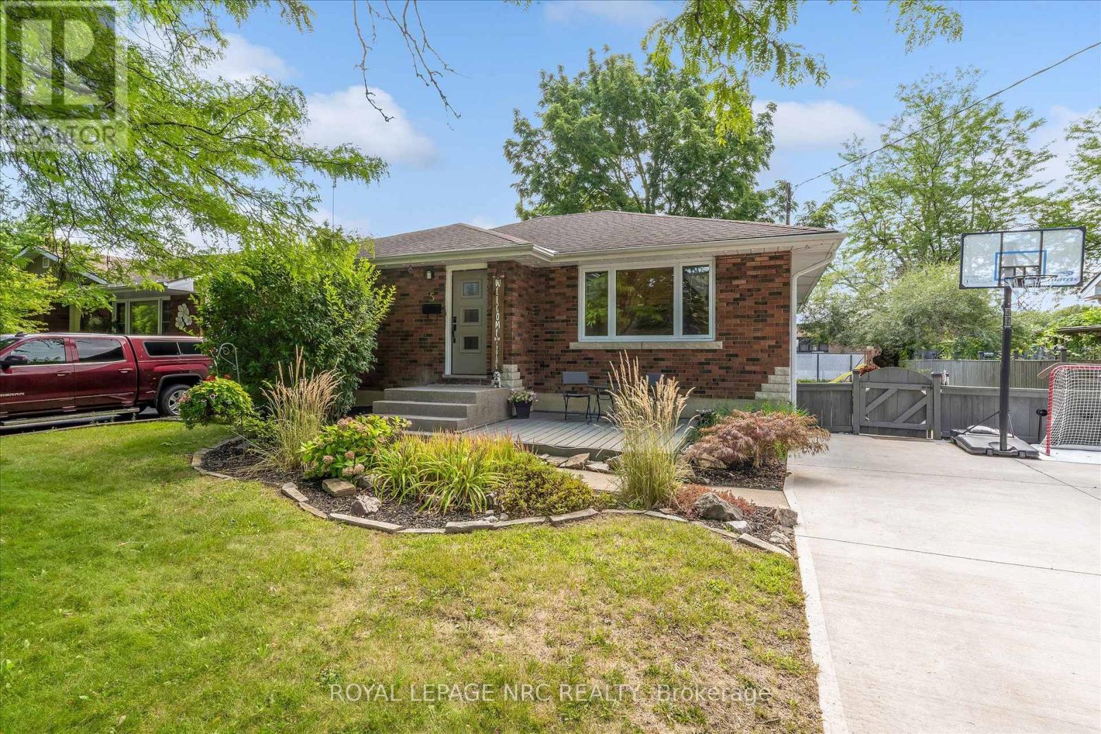5 Goldsmith Avenue, St. Catharines, Ontario  L2M 2V7 - Photo 1 - X13697438