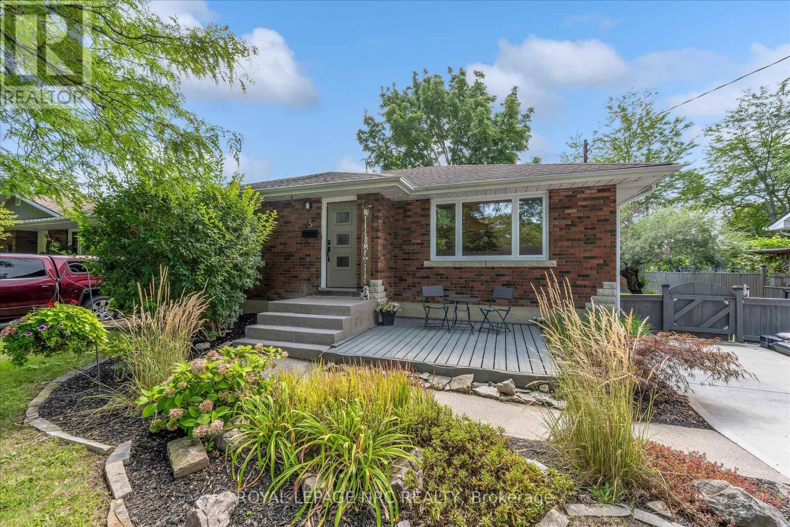 5 Goldsmith Avenue, St. Catharines, Ontario  L2M 2V7 - Photo 2 - X13697438