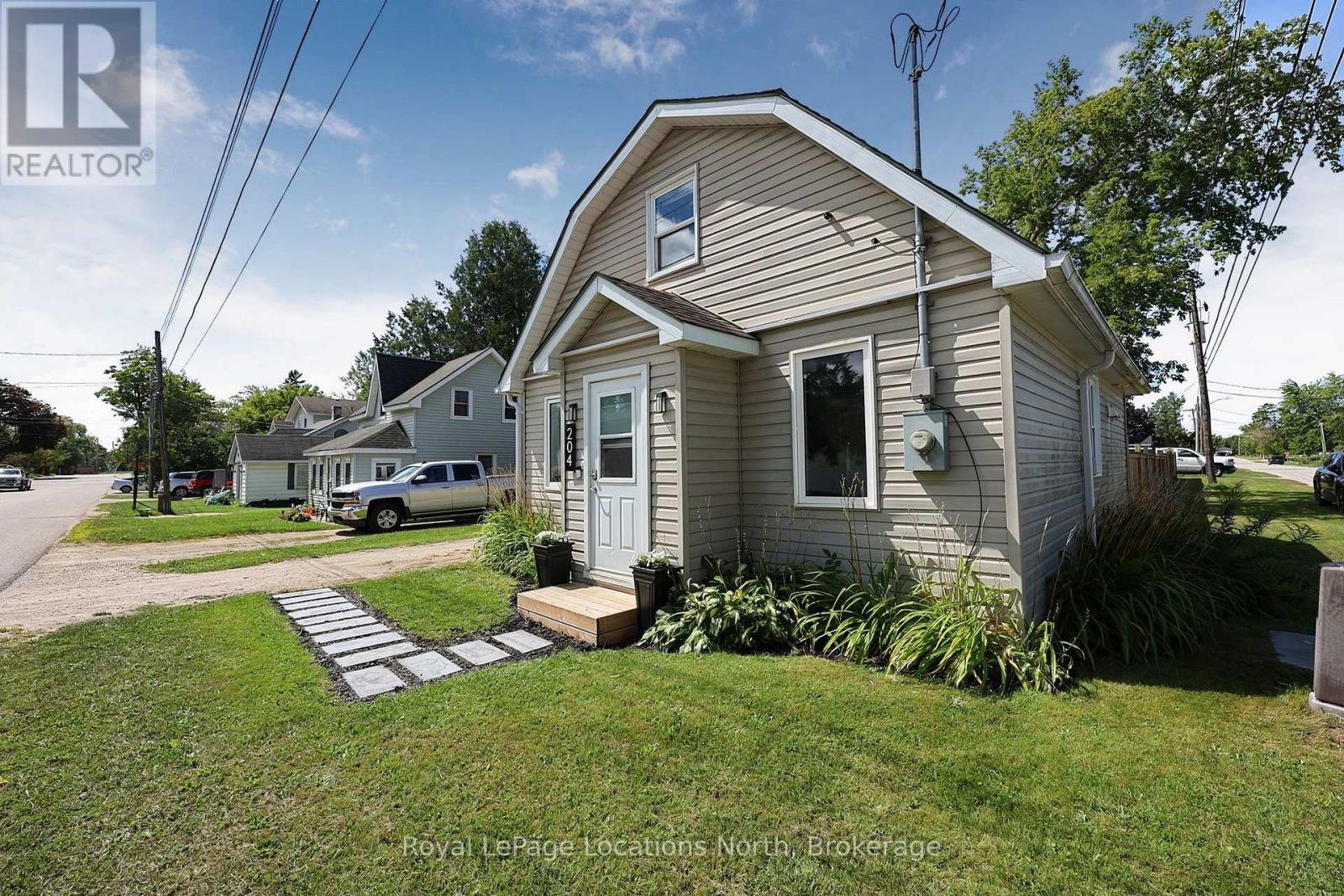 204 Sutherland Street N, Clearview, Ontario  L0M 1S0 - Photo 2 - S13697336