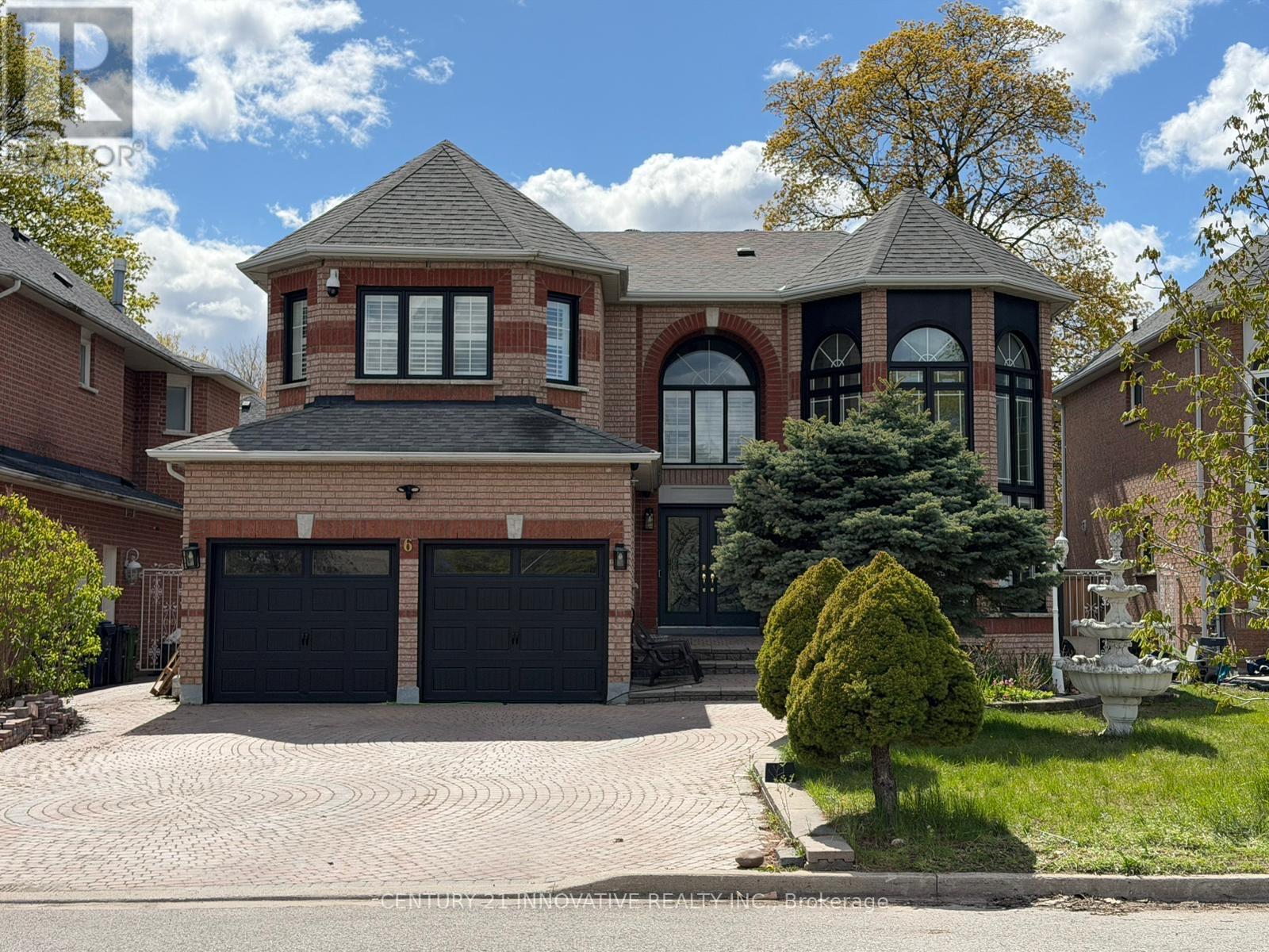 <div class="slider-price">$1,549,000</div><p>6 Devonridge Crescent, Toronto, Ontario</p>