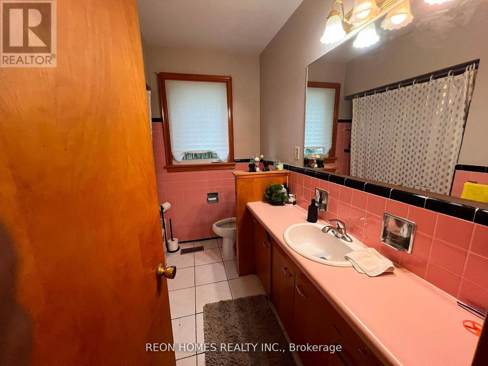 317 Farewell Street, Oshawa, Ontario  L1H 6L8 - Photo 10 - E13697416