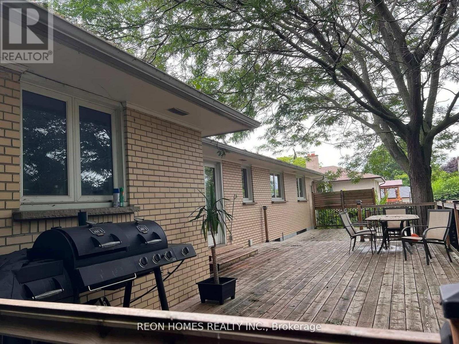 317 Farewell Street, Oshawa, Ontario  L1H 6L8 - Photo 13 - E13697416