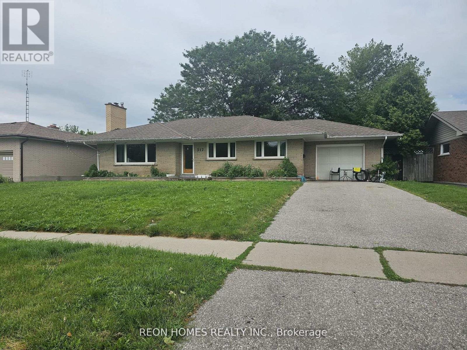 317 Farewell Street, Oshawa, Ontario  L1H 6L8 - Photo 2 - E13697416