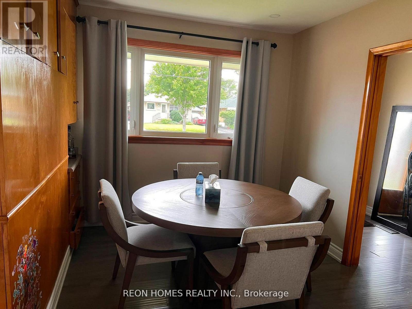 317 Farewell Street, Oshawa, Ontario  L1H 6L8 - Photo 5 - E13697416