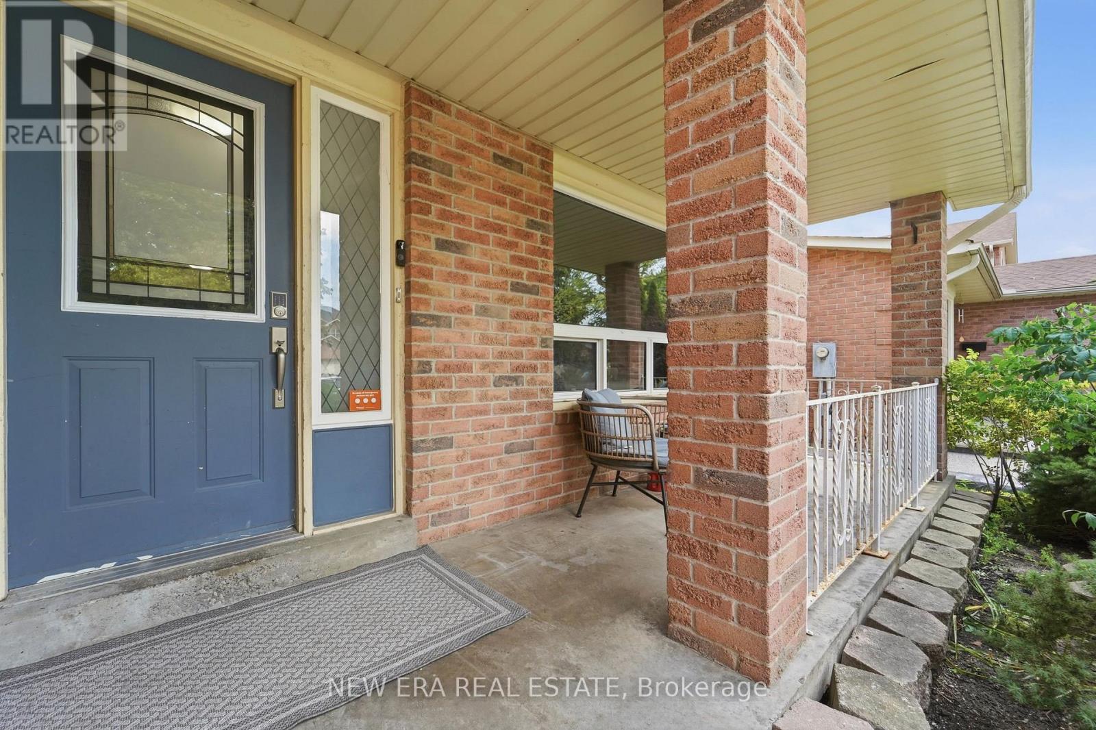630 Cognac Crescent, Pickering, Ontario  L1X 1L9 - Photo 5 - E13697424
