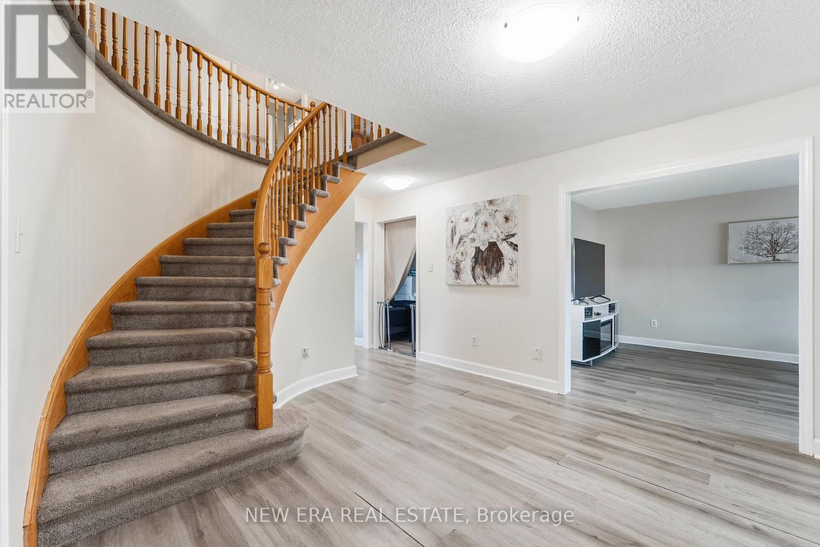 630 Cognac Crescent, Pickering, Ontario  L1X 1L9 - Photo 7 - E13697424