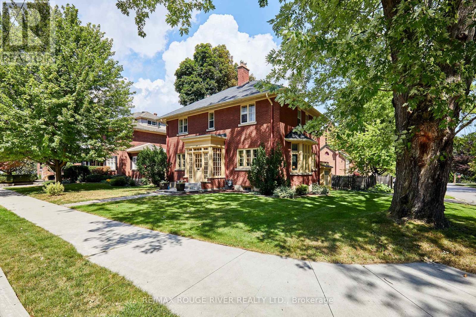 513 Centre Street S, Whitby, Ontario  L1N 4W5 - Photo 2 - E13697448