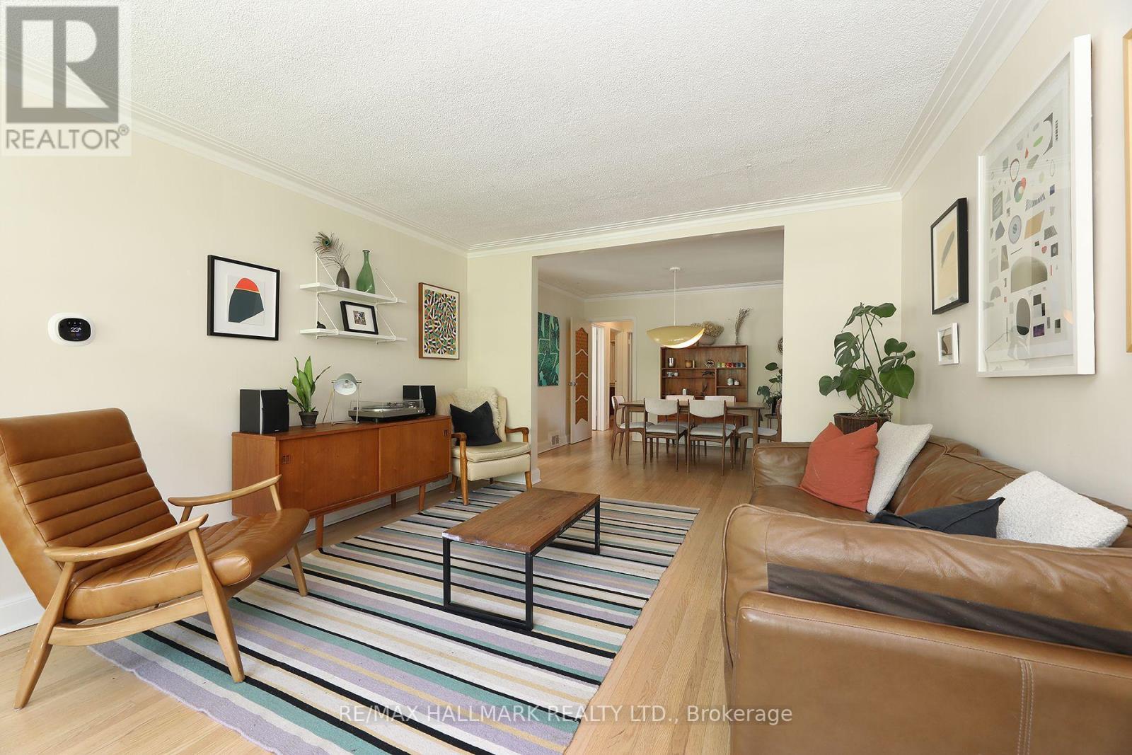 33 Stag Hill Drive, Toronto, Ontario  M4B 1K8 - Photo 6 - E13697454