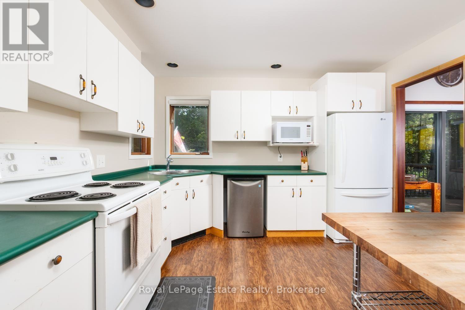 32 London Street, South Bruce Peninsula, Ontario  N0H 2G0 - Photo 8 - X13697276
