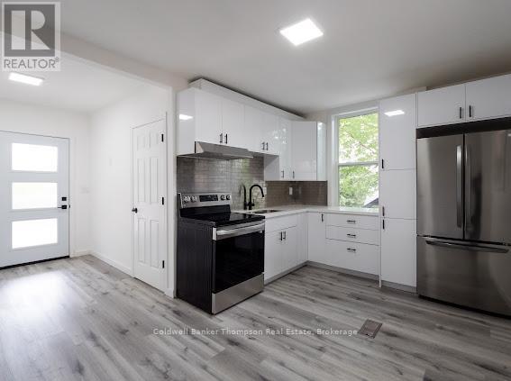 $2,300 Monthly4 - 5 Mary Street W, Huntsville, Ontario