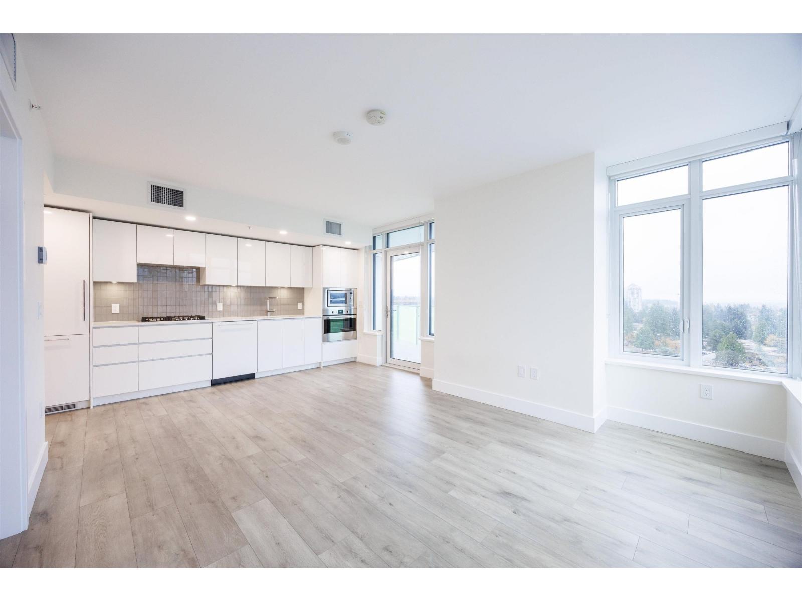 1204 10428 Whalley Boulevard, Surrey, British Columbia  V3T 0W2 - Photo 4 - R3157578