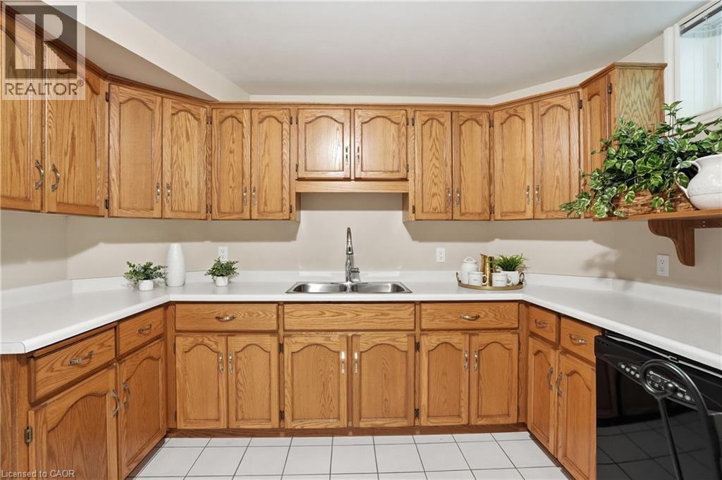 1121 Forestvale Drive, Burlington, Ontario L7P 4W3 - Photo 32 - 40855428