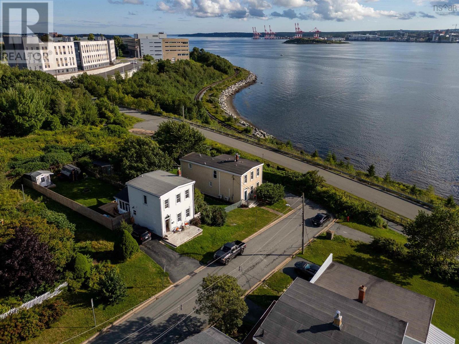 33 Cuisack Street, Dartmouth, Nova Scotia  B2Y 2L7 - Photo 1 - 202621134