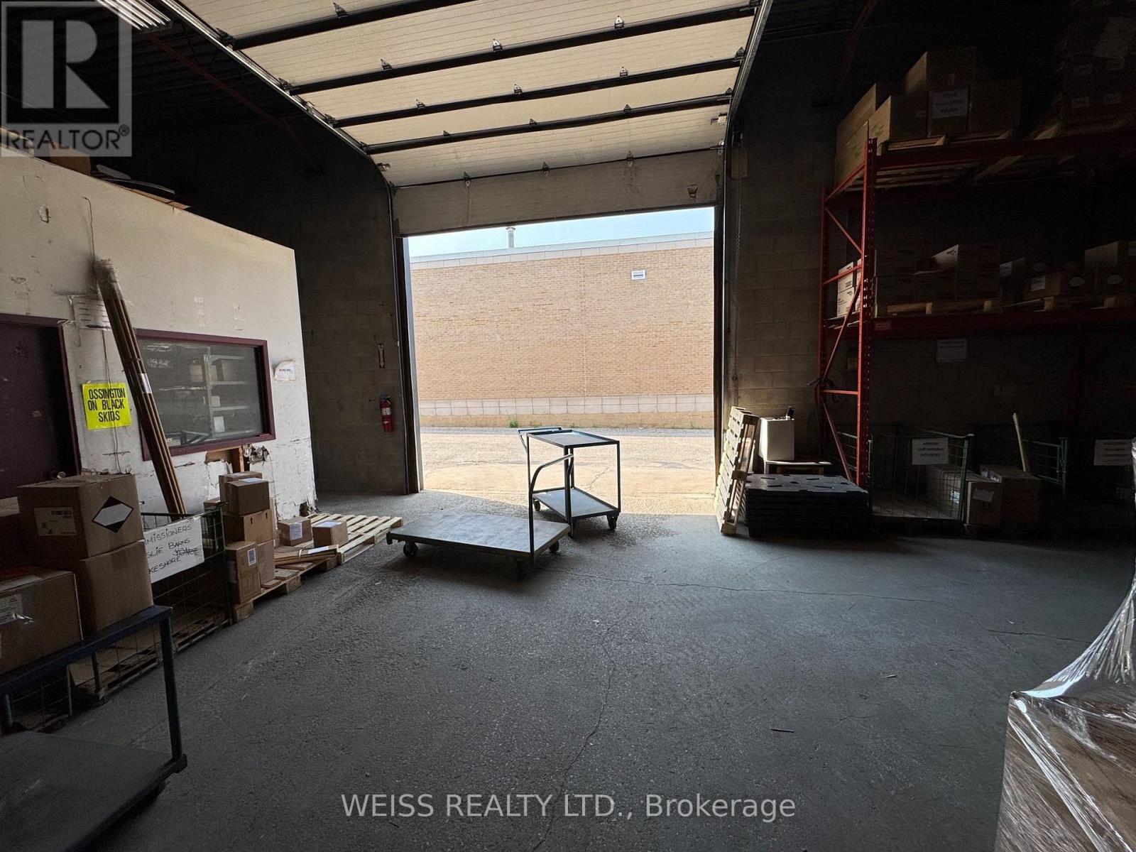 1581 Courtneypark Drive E, Mississauga, Ontario  L5T 1V9 - Photo 6 - W13697284