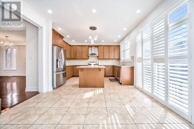 14 Bonnie Braes Drive, Brampton, Ontario  L6Y 0X4 - Photo 11 - W13697308