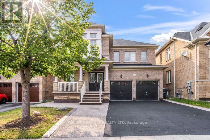 14 Bonnie Braes Drive, Brampton, Ontario  L6Y 0X4 - Photo 2 - W13697308