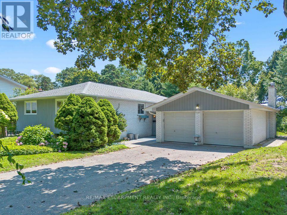 1320 Gatehouse Drive, Mississauga, Ontario  L5H 1A5 - Photo 2 - W13697374