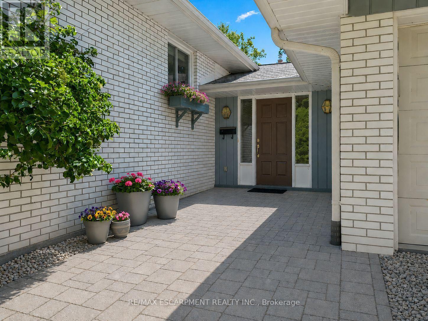 1320 Gatehouse Drive, Mississauga, Ontario  L5H 1A5 - Photo 3 - W13697374