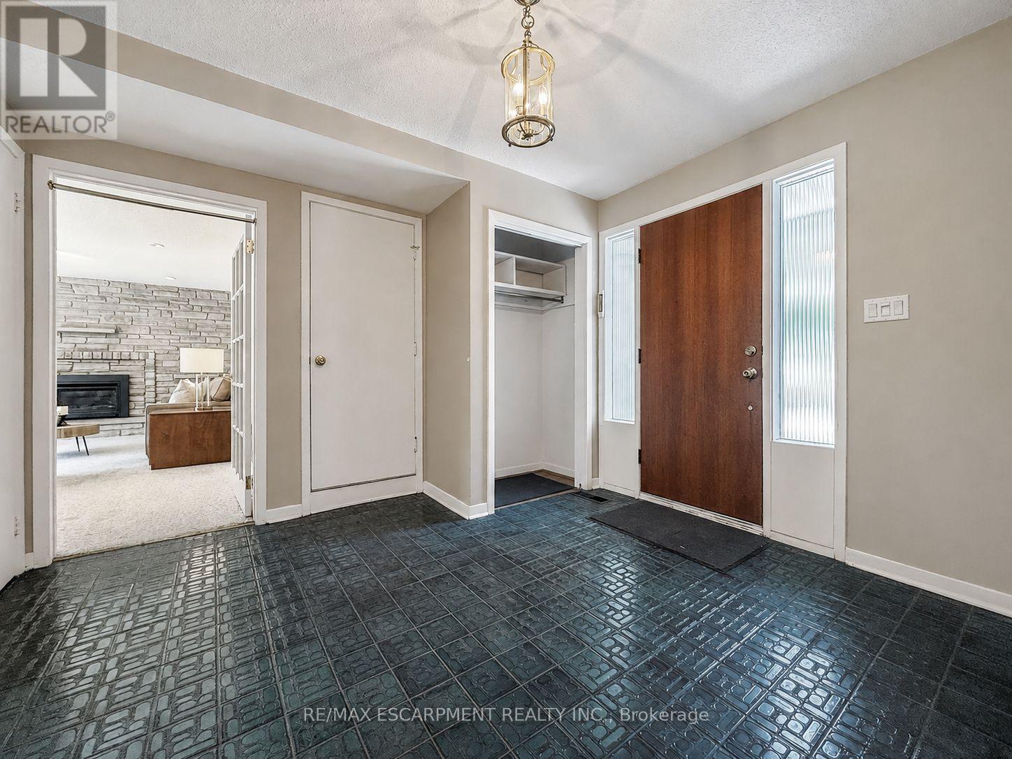 1320 Gatehouse Drive, Mississauga, Ontario  L5H 1A5 - Photo 5 - W13697374