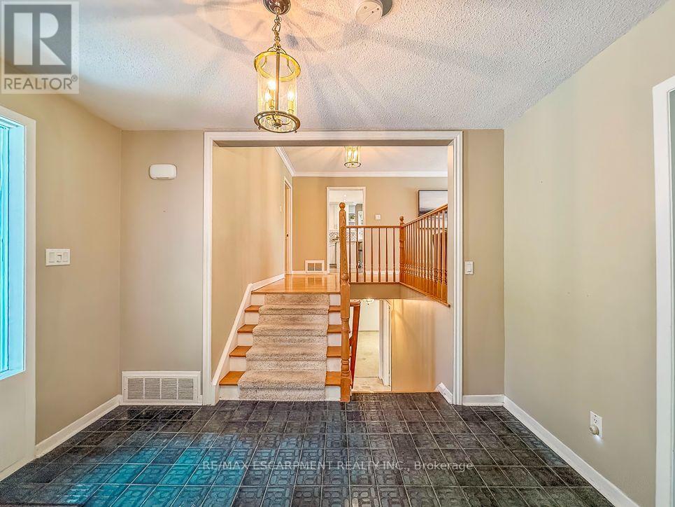 1320 Gatehouse Drive, Mississauga, Ontario  L5H 1A5 - Photo 8 - W13697374