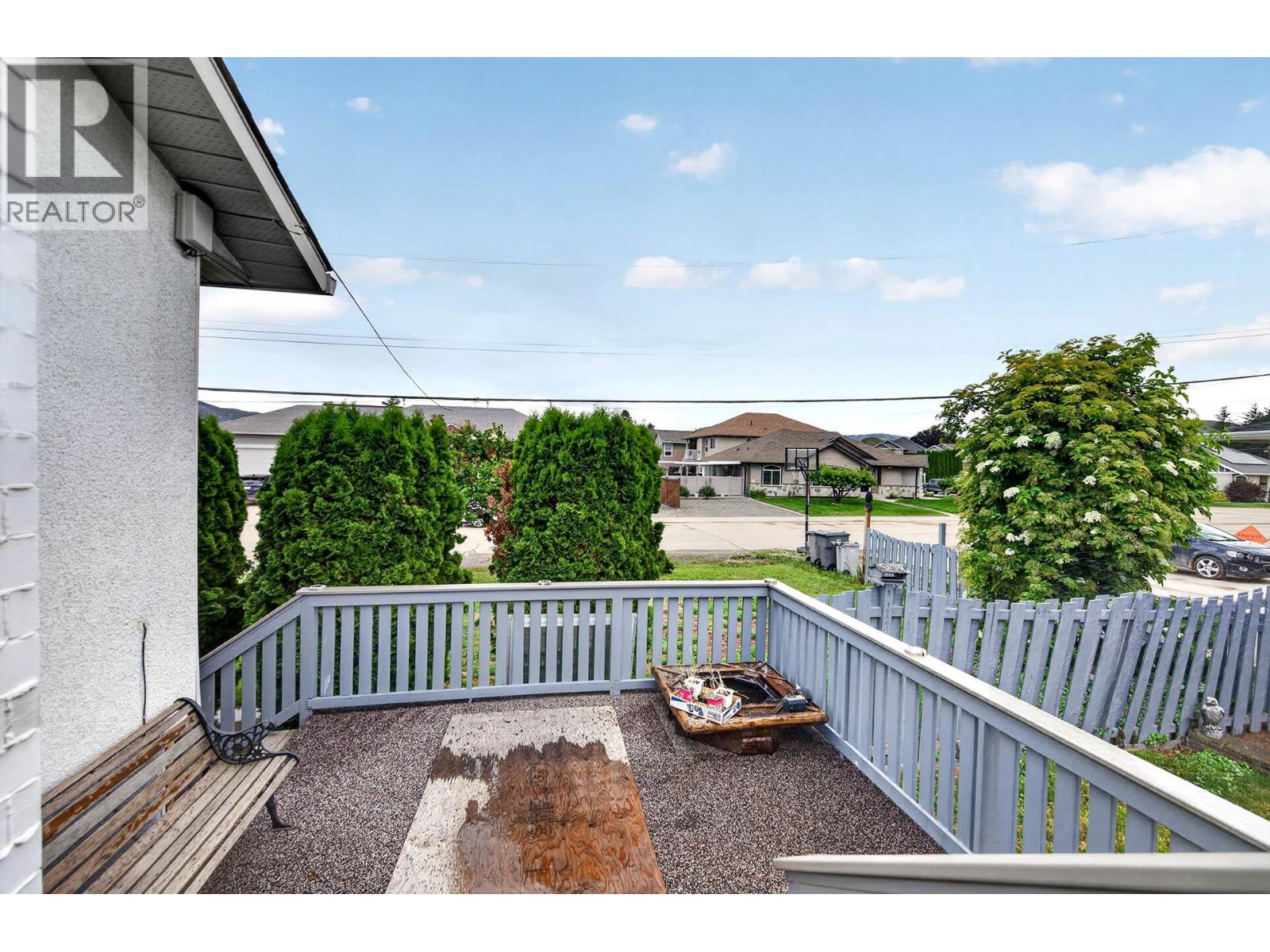 820 Invermere Court, Kamloops, British Columbia  V2B 7T4 - Photo 2 - 10391196