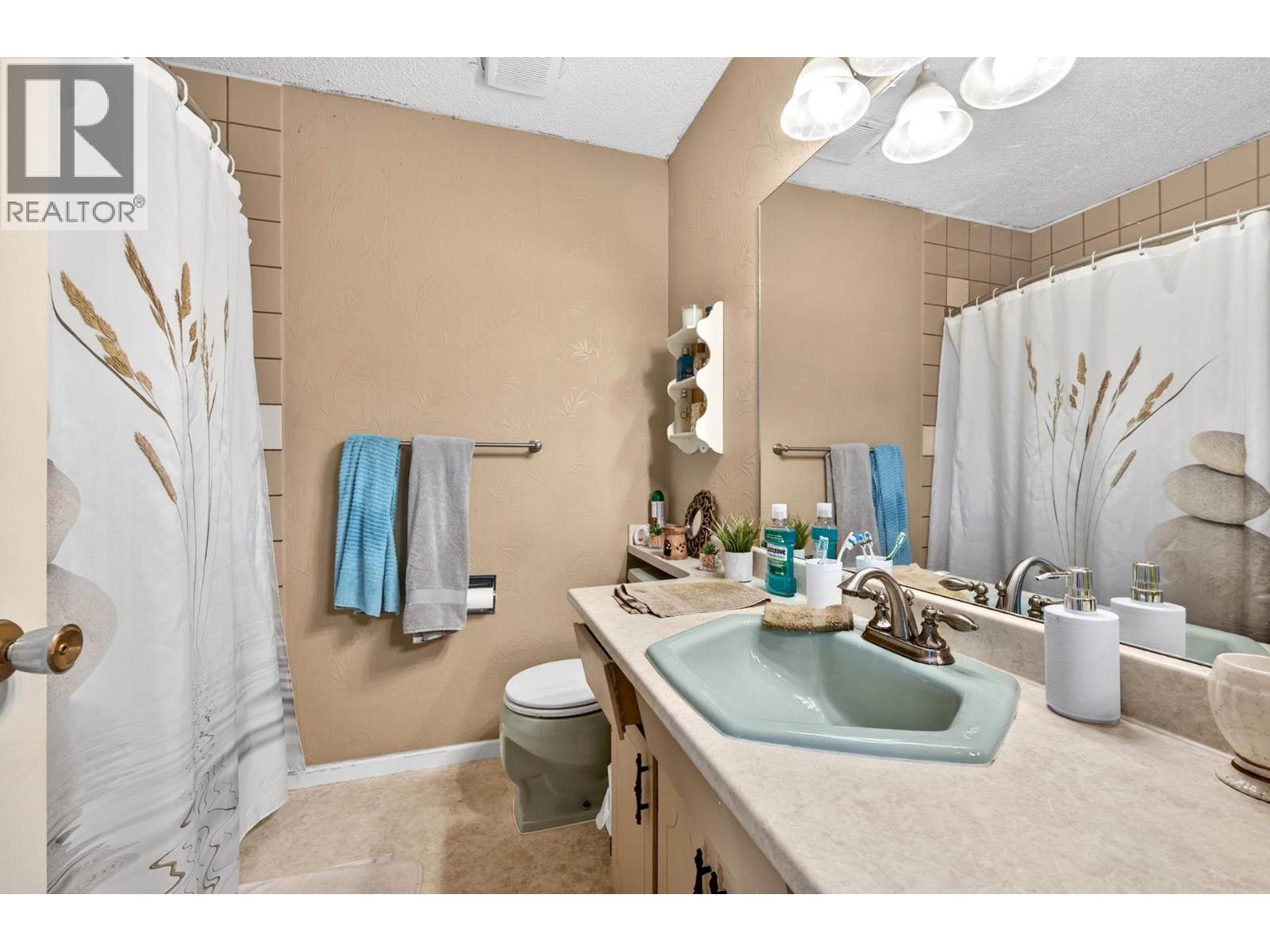 820 Invermere Court, Kamloops, British Columbia  V2B 7T4 - Photo 12 - 10391196