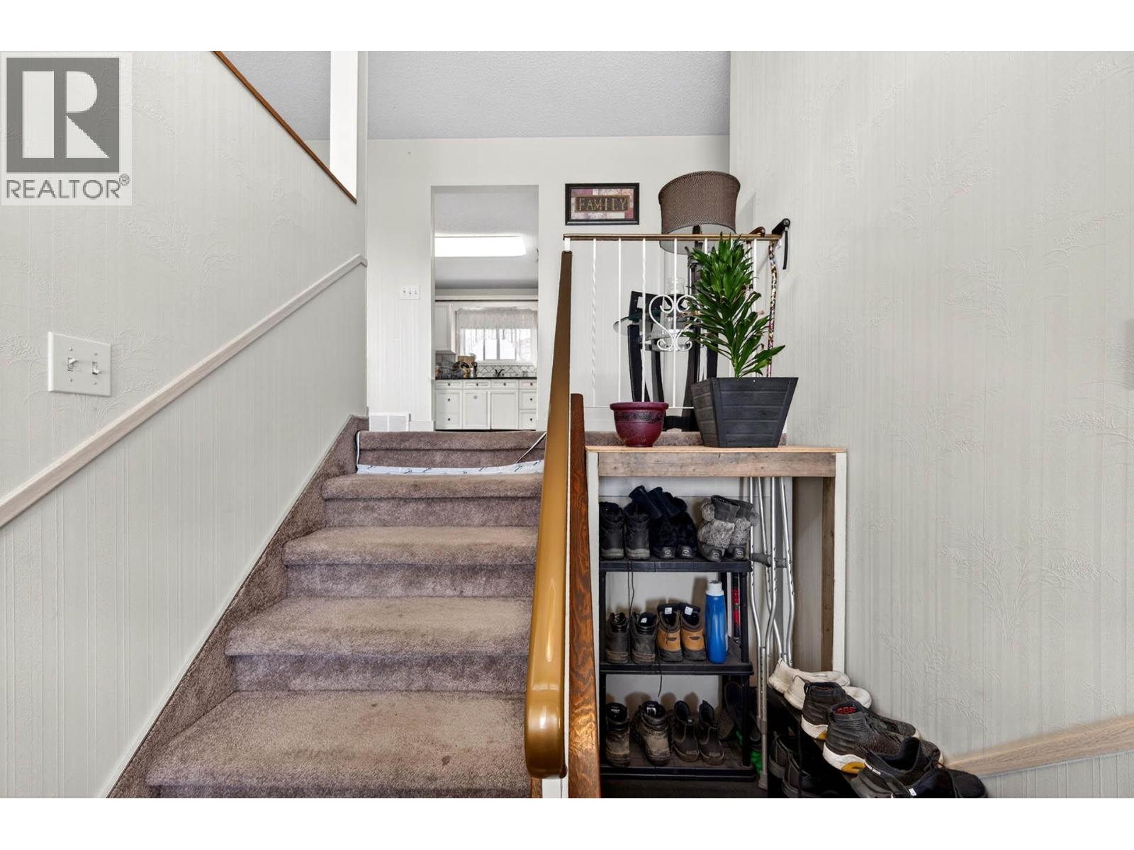 820 Invermere Court, Kamloops, British Columbia  V2B 7T4 - Photo 10 - 10391196